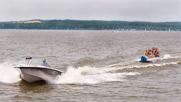 Speed boat and wave cutter