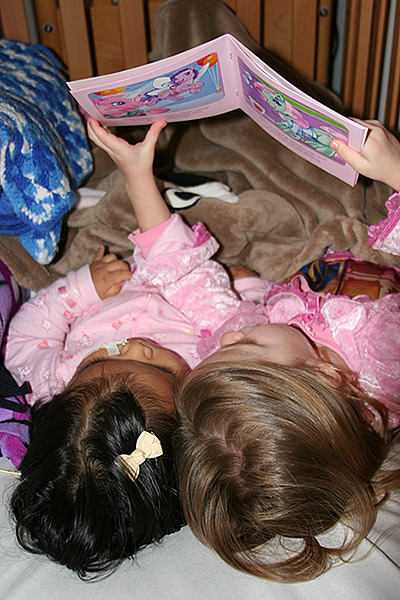 Carmen and Lauren reading book